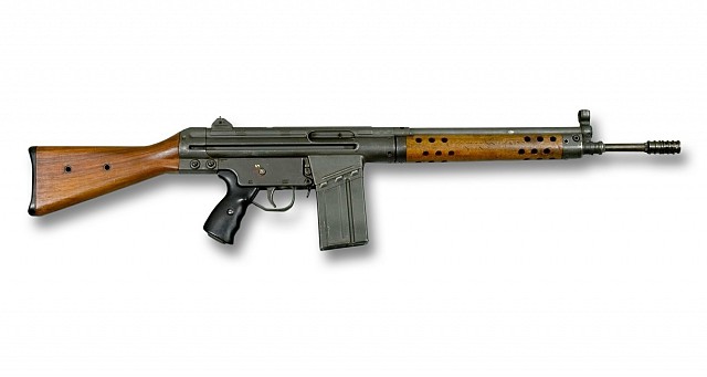 fa_ar_g3_p02 Stolen G3 rifle recovered and returned in Loiyangalani